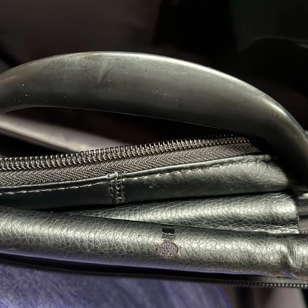 HP Leather/nylon black laptop/notebook messenger briefcase bag 15W x 13”H FLAW